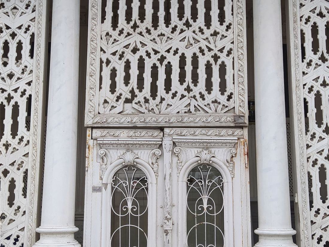 Victorian terrace houses with iron lacework balconies in Paddington, Sydney